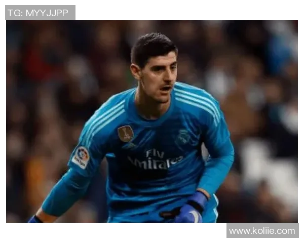 7号足球明星戴发带的时尚风潮与球场表现的完美结合